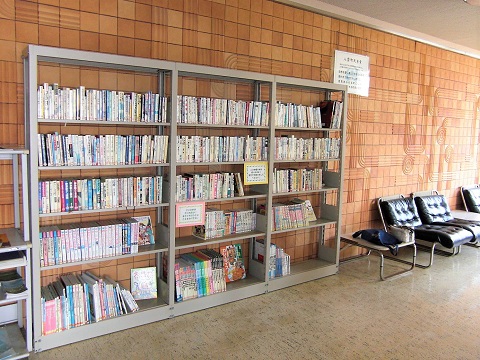 泊川総合センターの新しい本棚