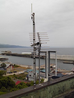 母子健康センター無線LAN中継局アンテナ群