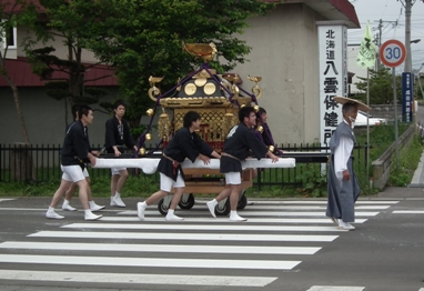 押す