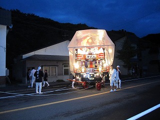 山車をひいている様子