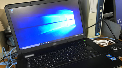 セットアップ中のPC