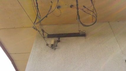 施設の外の機器の写真