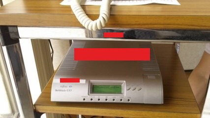 電話機を二台使用できるようにする機器の写真