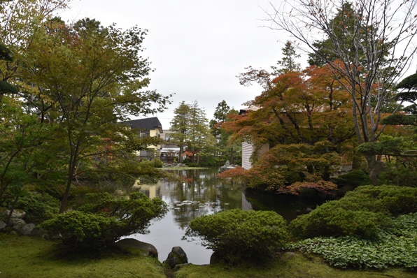 池泉回遊式の庭園