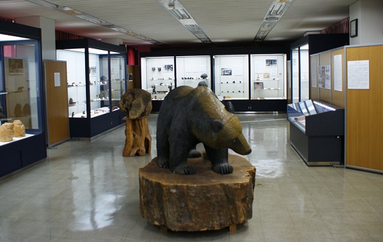木彫り熊資料館内部