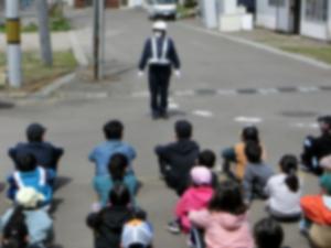 ７
