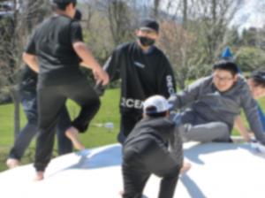 １２