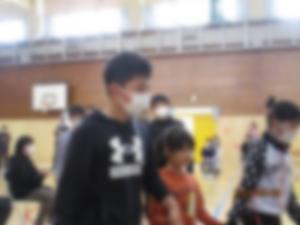 ２