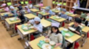 一年生、初めての給食
