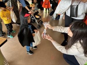 お菓子練り歩き