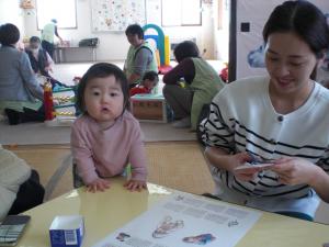 写真を切っている