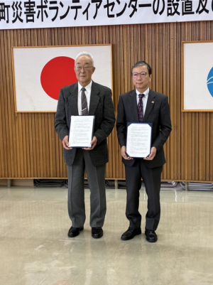 調印後の記念撮影