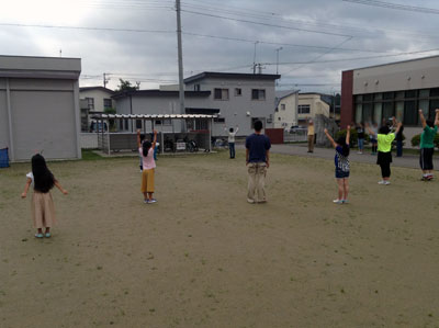 ラジオ体操に集合した子供たち