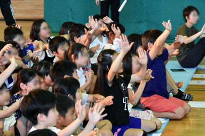 僕も私も・・・参加したがる子供たち