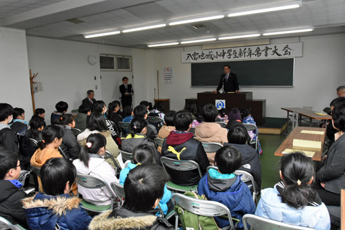 子どもたちでいっぱいの開会式