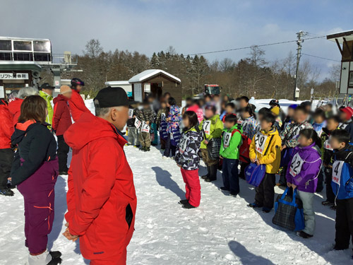 閉会式でお礼を述べる児童代表