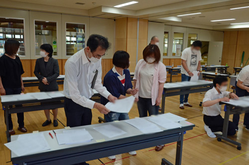 専門員会を振り分ける職員と役員