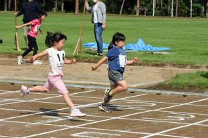 ゴール目指して走る子供たち1