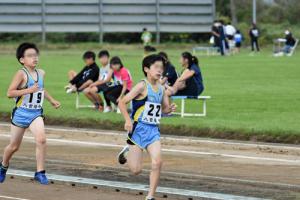 ゴール目指して走る子供たち3