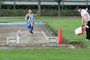 素晴らしいフォームの幅跳び2