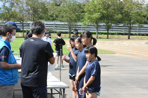 表彰を受ける子供たち1