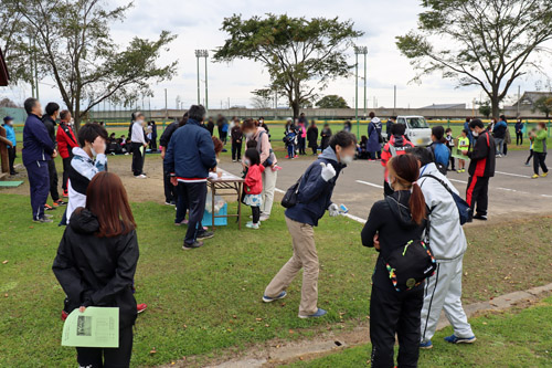 開会式に集まった参加者