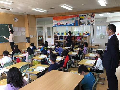 教育長の視察風景2
