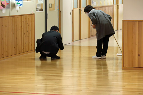 作業をする事務職員さんたち