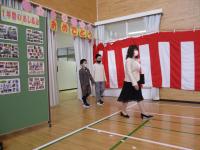 入学式　ピカピカの1年生が入場します。